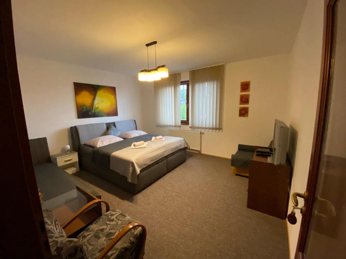 Brezno 2 Izbovy Apartman Sabi Kültér fotó