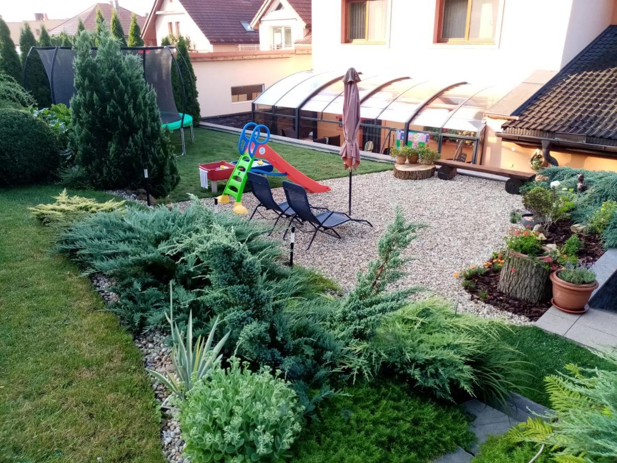 Brezno 2 Izbovy Apartman Sabi Kültér fotó