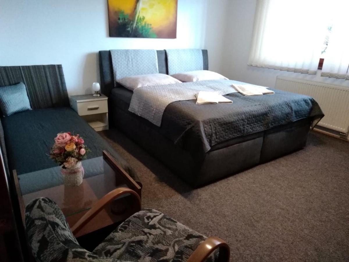 Brezno 2 Izbovy Apartman Sabi Kültér fotó