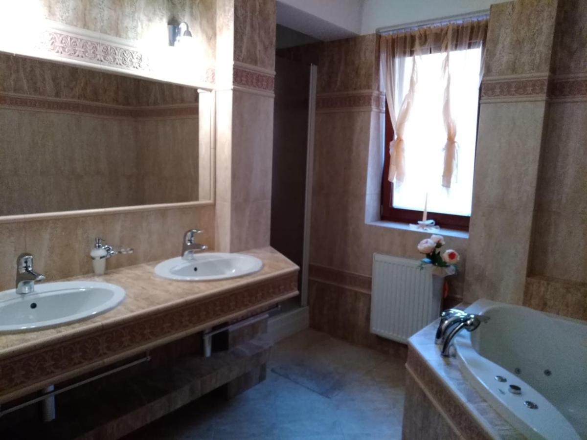 Brezno 2 Izbovy Apartman Sabi Kültér fotó